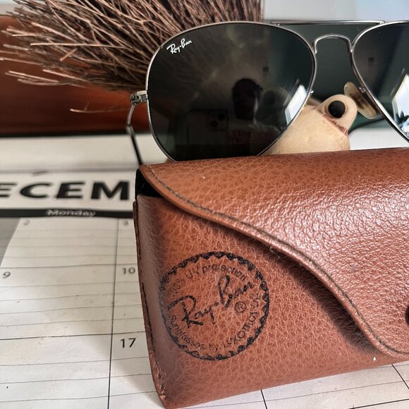 Ray-Ban Classic Aviator Sunglasses - Picture 2 of 7